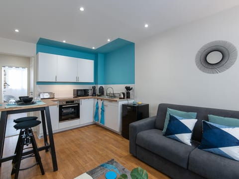 Kitchen or kitchenette, Living room