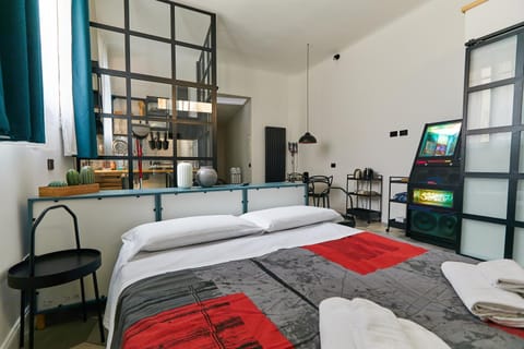 Bed, Kitchen or kitchenette, Photo of the whole room