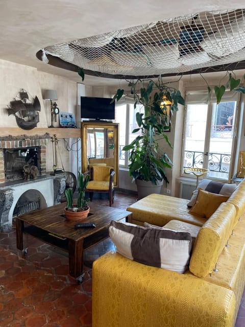 TV and multimedia, Living room, flat iron