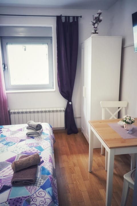 Seating area, Bedroom