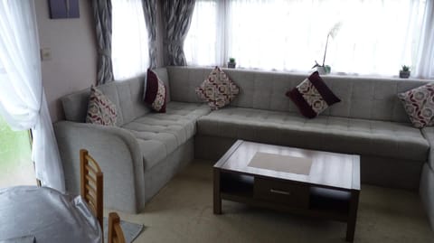 L&g caravan hire 6 BERTH CORAL BEACH LAURA FAMILYS ONLY AND LEAD PERSON MUST BE OVER 30 Apartment in Ingoldmells