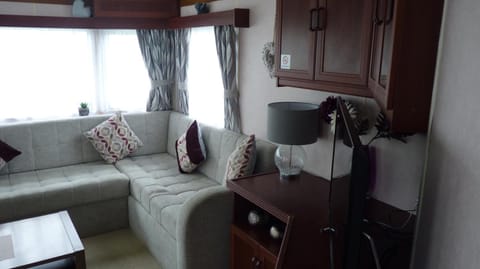 L&g caravan hire 6 BERTH CORAL BEACH LAURA FAMILYS ONLY AND LEAD PERSON MUST BE OVER 30 Apartment in Ingoldmells