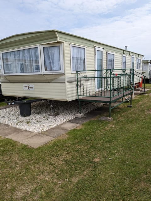 L&g caravan hire 6 BERTH CORAL BEACH LAURA FAMILYS ONLY AND LEAD PERSON MUST BE OVER 30 Apartment in Ingoldmells