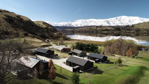 Property building, Day, Natural landscape, Bird's eye view, Winter, Lake view, Mountain view