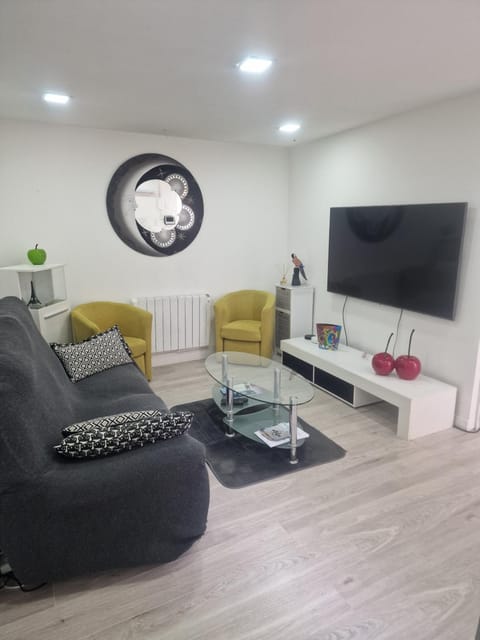 MAISON CLIMATISEE ,2 CHAMBRES, PARKING compris House in La Ciotat