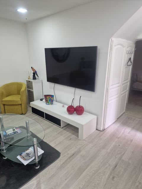 MAISON CLIMATISEE ,2 CHAMBRES, PARKING compris House in La Ciotat