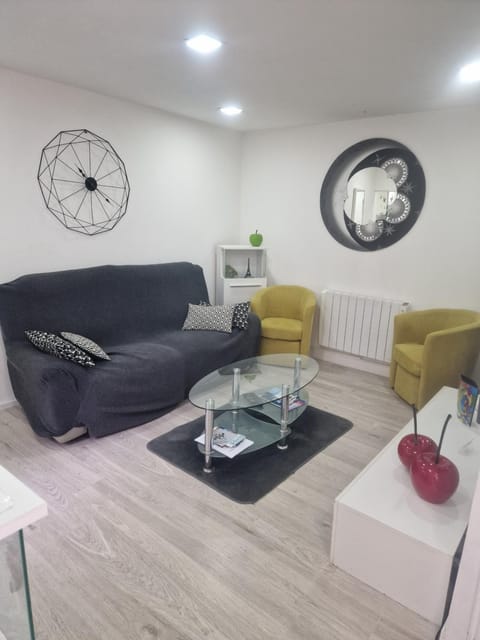 MAISON CLIMATISEE ,2 CHAMBRES, PARKING compris House in La Ciotat