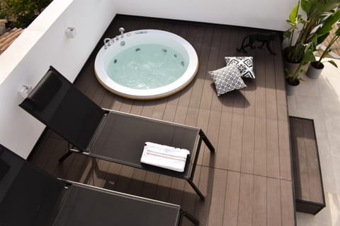 Hot Tub, Solarium, View (from property/room), Pool view, sunbed
