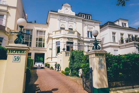 Property building, Facade/entrance, Day