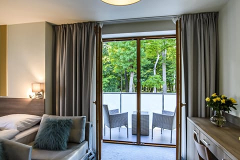 View (from property/room), Balcony/Terrace, Seating area, Garden view