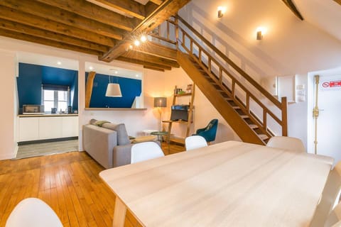 LA Plume aux pieds du Parvis Saint Jean Apartment in Dijon