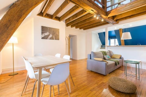 LA Plume aux pieds du Parvis Saint Jean Apartment in Dijon