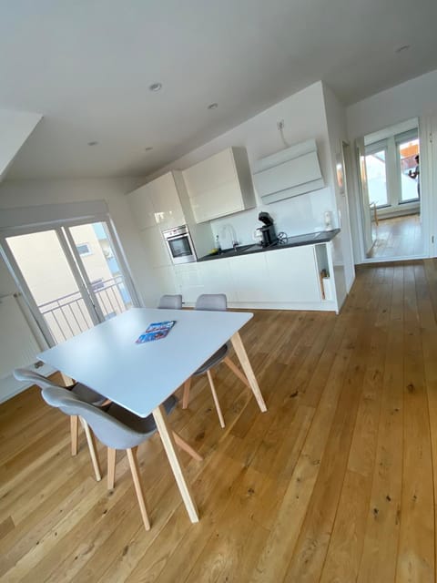 Kitchen or kitchenette, Dining area, Breakfast