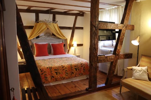 Bed, Photo of the whole room, Bedroom