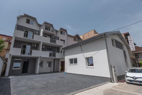 Property building, Facade/entrance