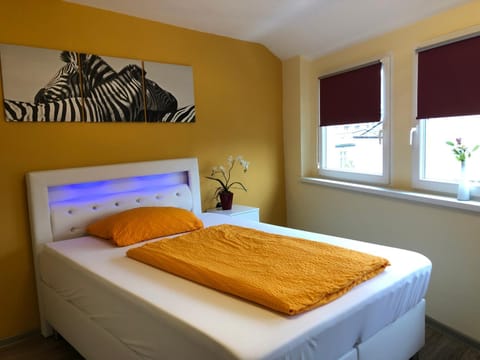 Bed, Photo of the whole room, Bedroom, City view, Garden view, Mountain view, Street view