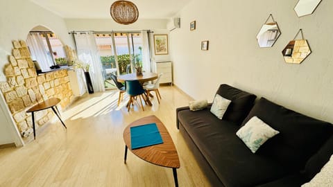 T2 appartement Golfe Juan 47m2 plages et port Apartment in Antibes