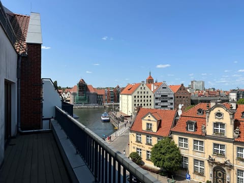 Nearby landmark, View (from property/room), Balcony/Terrace, City view, River view