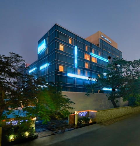 Facade/entrance, City view
