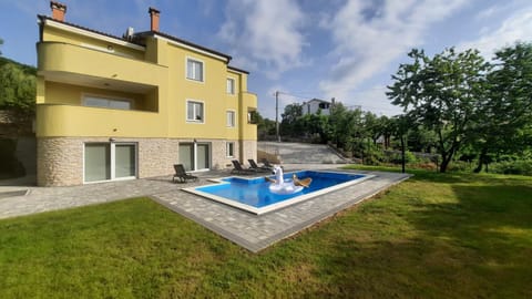 Property building, Spring, Day, Garden, Garden view, Pool view, Swimming pool, sunbed