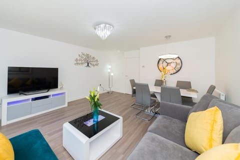 Greenfield Modern 3BR Home - Southcote lane , Reading House in Reading