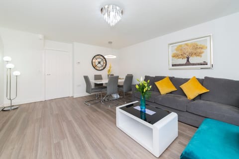 Greenfield Modern 3BR Home - Southcote lane , Reading House in Reading