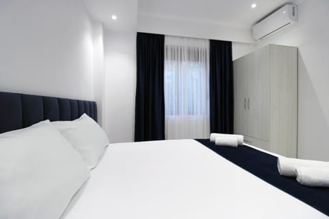 Bedroom, air conditioner