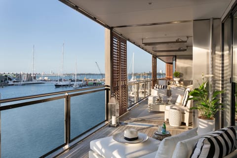 Day, Natural landscape, Activities, Balcony/Terrace, Seating area, Dining area, City view, Sea view, sunbed