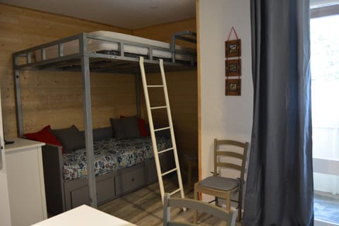 bunk bed