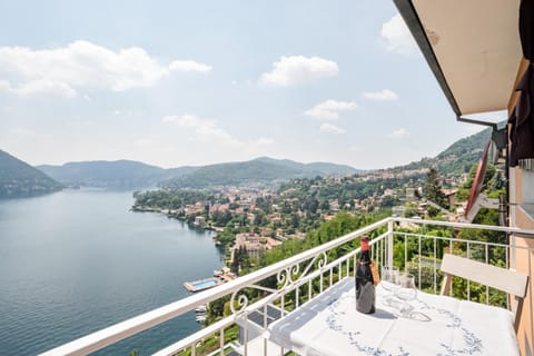 Balcony/Terrace, Lake view