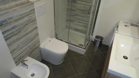 Shower, Bathroom, laundry