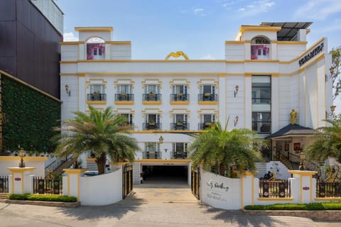 Property building, Facade/entrance