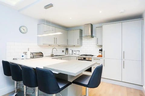 Kitchen or kitchenette, kitchen, kitchen