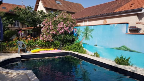 Swimming pool, Swimming pool