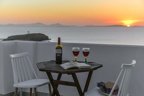 Property building, Natural landscape, View (from property/room), Balcony/Terrace, Sea view, Sunset