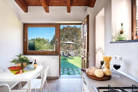 Dining area, Food