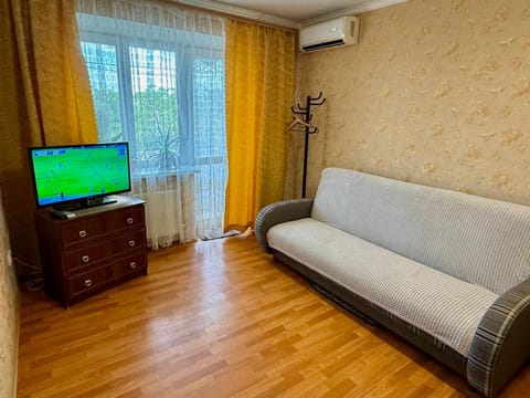 TV and multimedia, Living room, Seating area, air conditioner