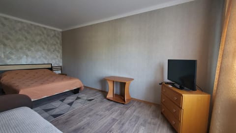 Bed, TV and multimedia, Living room, Photo of the whole room, Bedroom