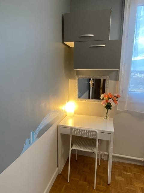 Chambre Privée en Colocation Villeurbanne Métro Bonnevay Bed and Breakfast in Villeurbanne