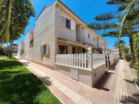 Property building, Facade/entrance, Garden view, Street view