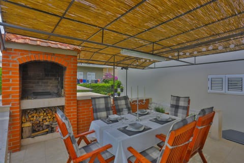 BBQ facilities, Dining area