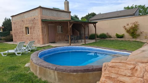 Property building, Garden, Swimming pool