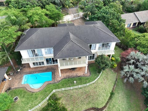 Property building, Bird's eye view, Garden, Pool view
