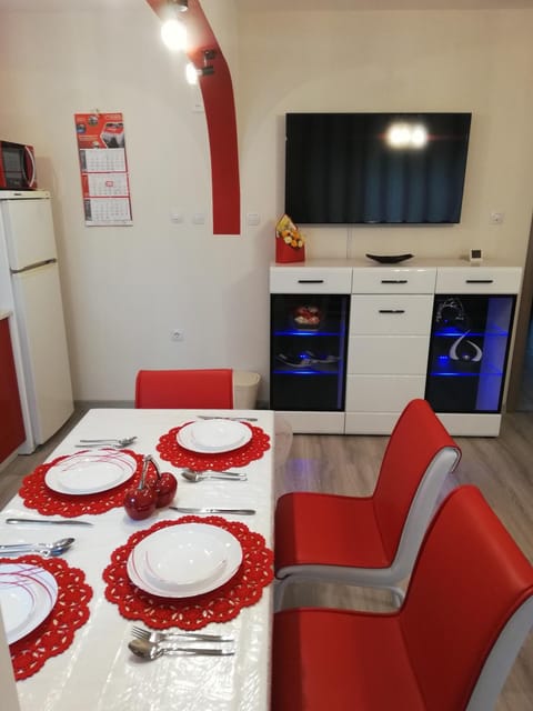 TV and multimedia, Living room, Dining area