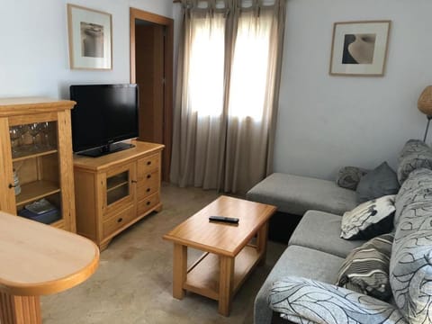Communal lounge/ TV room, TV and multimedia, Living room, Lounge or bar, Seating area, Evening entertainment