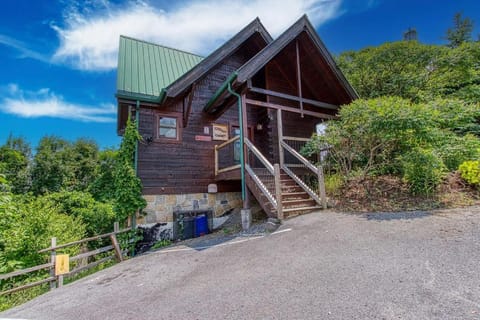 City View Chalet, City View Chalet, Pool Table, Hot Tub, WIFI, Free Attraction Tickets!!! House in Gatlinburg