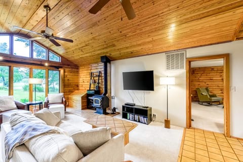 Tinavi House in Lake Anna