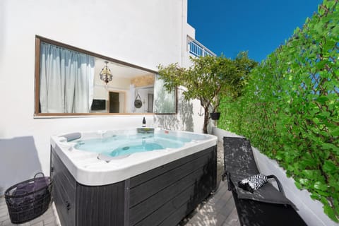 Day, Natural landscape, Hot Tub, Hot Tub, sunbed