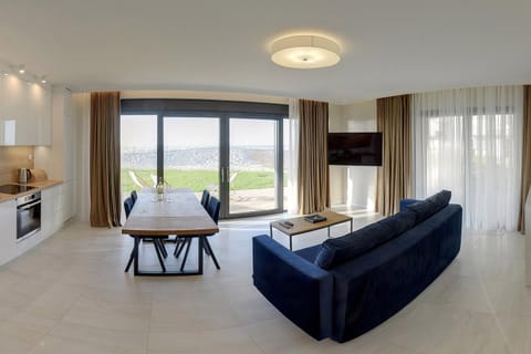 TV and multimedia, View (from property/room), Balcony/Terrace, Kitchen or kitchenette, Living room, Seating area, Dining area, Garden view, Sea view