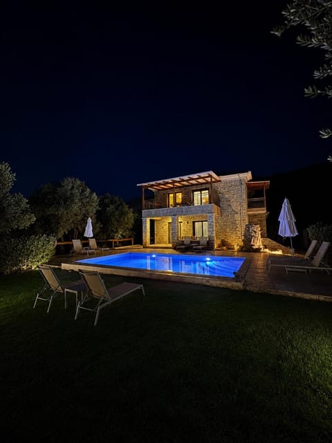 Property building, Night, Garden, Garden view, Pool view, Swimming pool, sunbed